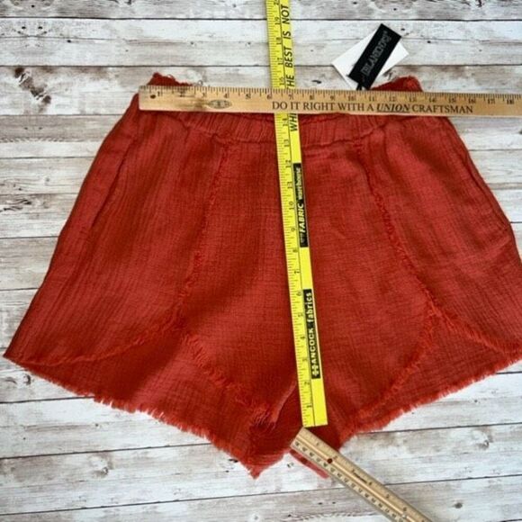 NWT BlankNYC Women’s Red Orange Raw Hem Elastic Waist Chino Shorts Size Medium - Picture 5 of 15